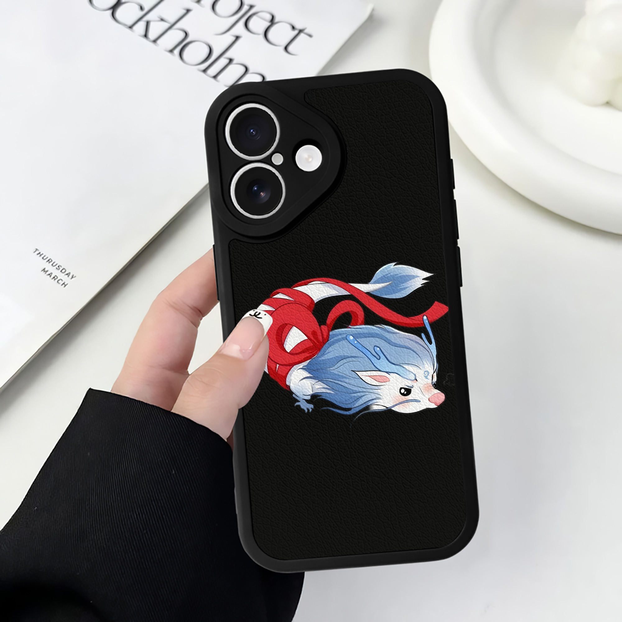 （画像用） Ne Zha 2 ナタ 魔童の大暴れ 【iPhone 16シリーズ対応】シリコンスマホケース（レザー調） 材質：シリコン